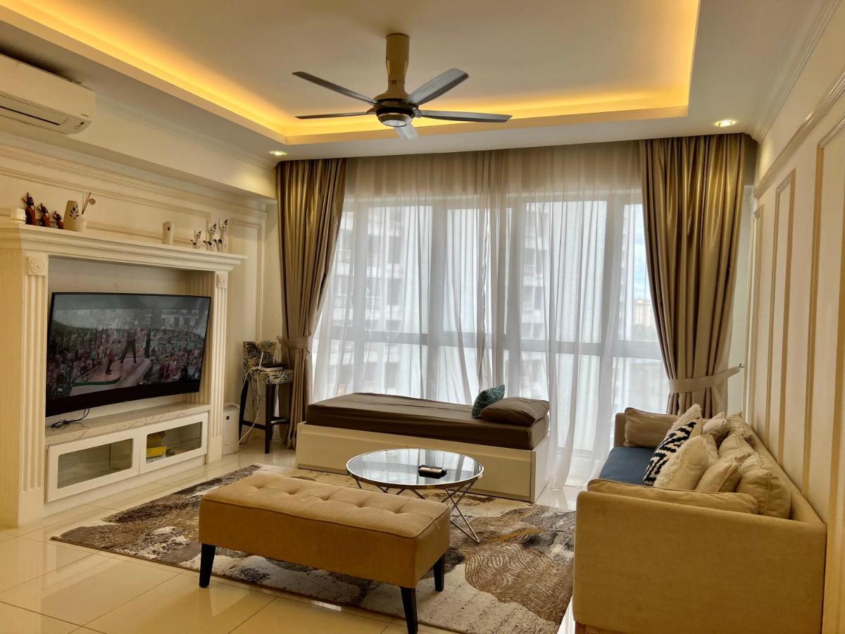 Regalia Luxury Homes By Infinity Pool *